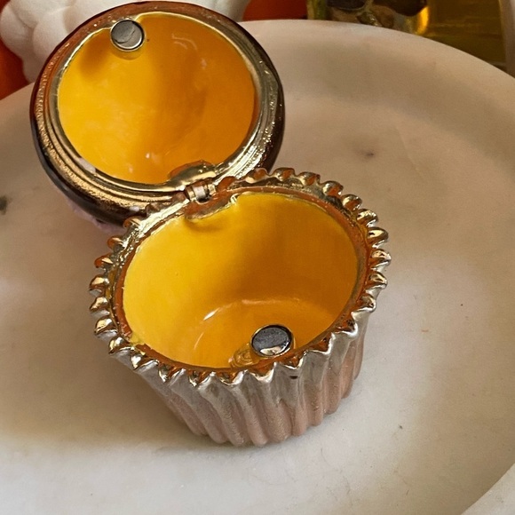 Authentic CIEL collectible frosted cupcake trinket box - Picture 3 of 7